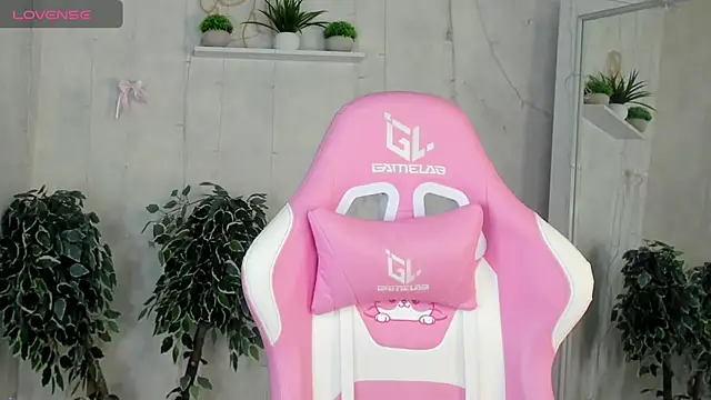 Alicia_Adammss's cam snapshot