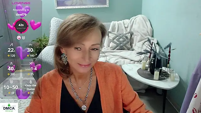 HornyMilf_777 live sex cam