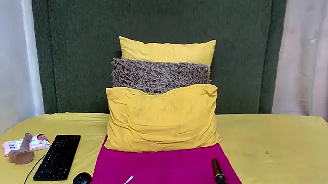 Littlebunny33 live sex cam