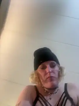 KITTYBOOBOOFUXX live sex cam