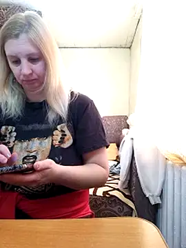 BustyBlond's cam snapshot