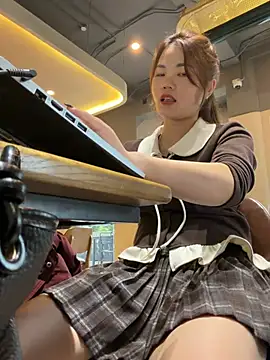 Emily_9xx's cam snapshot