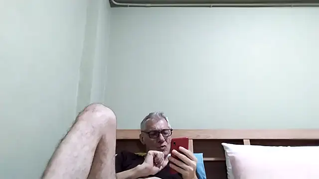 BIGUNCUTHARDCOCK live sex cam