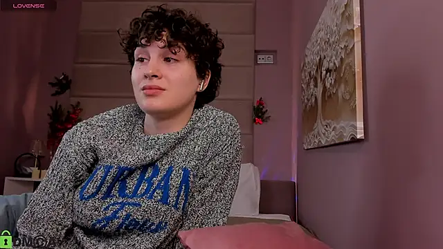 Adeline_Perle's cam snapshot