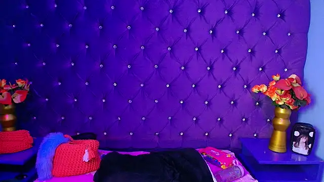 EmilyMIlkAnal's cam snapshot