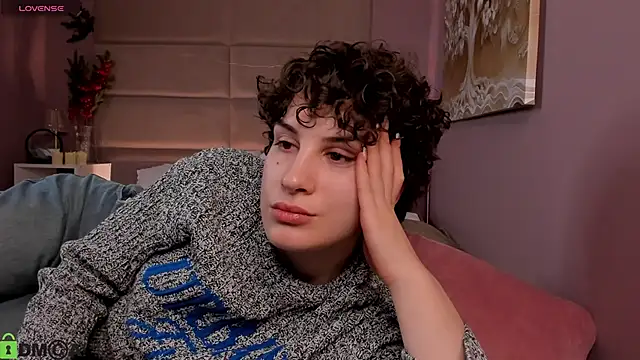 Adeline_Perle's cam snapshot