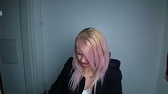 Madonna_Fire's cam snapshot