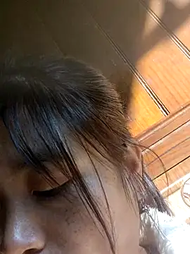 miumiu_sexy2x's cam snapshot