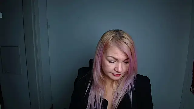 Madonna_Fire's cam snapshot