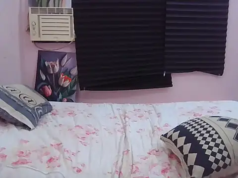 WildPussy4uxx's cam snapshot