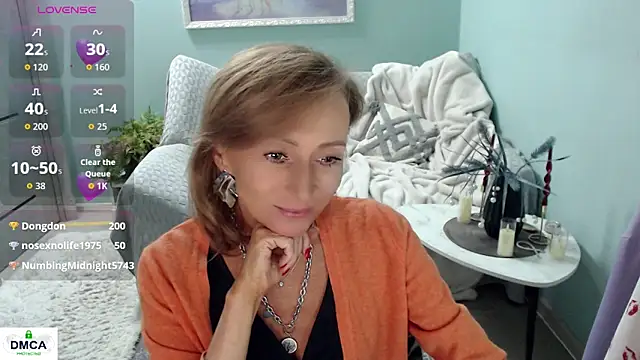 HornyMilf_777's cam snapshot