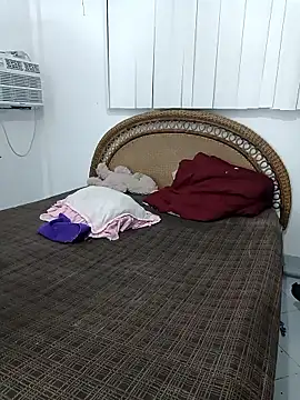 Milfvalesk live sex cam