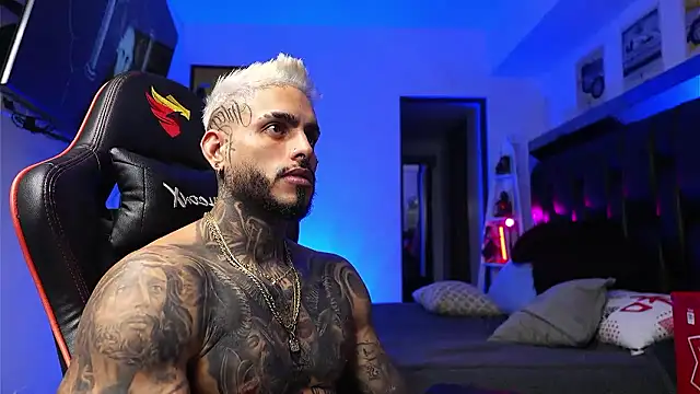 logan_hugh8 live sex cam