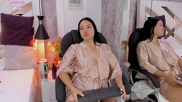 Megan-8's cam snapshot