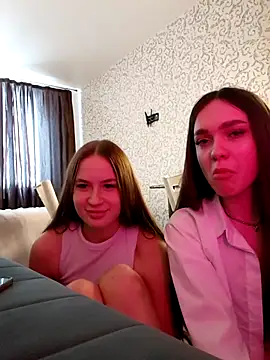 MayaGlow's cam snapshot