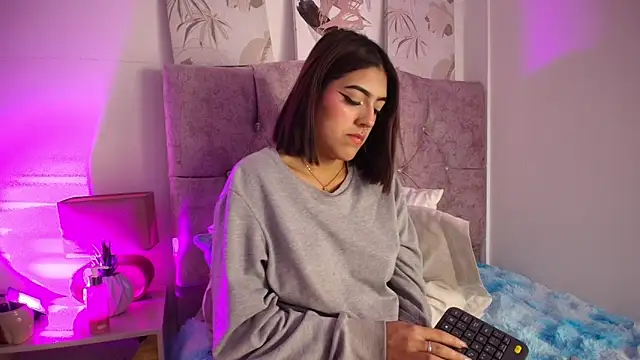 Dulce_Bella_'s cam snapshot