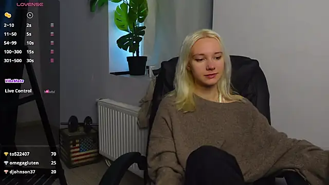 Laura_Chaplin live sex cam