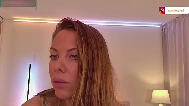 Nova-Lee live sex cam