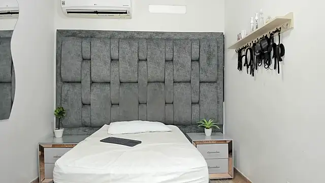 2Hot4You_OS's cam snapshot