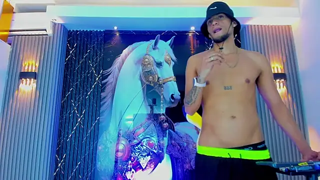 The_Gods_In_Diamonds's cam snapshot