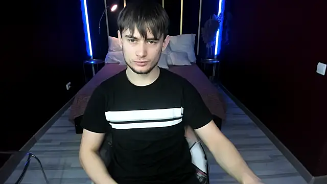 AlejandroEllias live sex cam