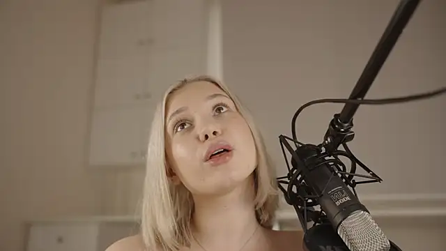 KessyPlaudis live sex cam