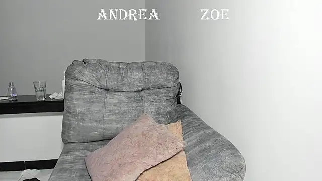 hotlittleones18 live sex cam