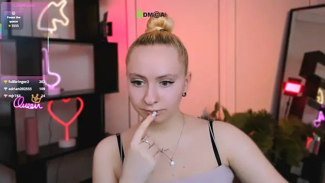 mila_glow1 live sex cam