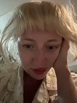 RonnieKiss live sex cam