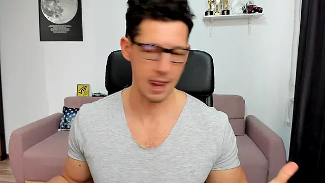 BrutusK08 live sex cam