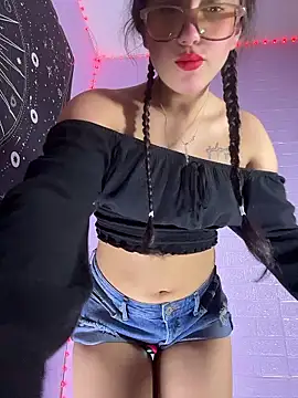 HoneyAndFlowers21 live sex cam