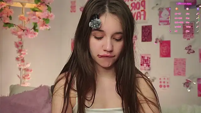 AmiLewis live sex cam