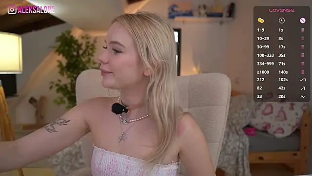 LexieLoree live sex cam