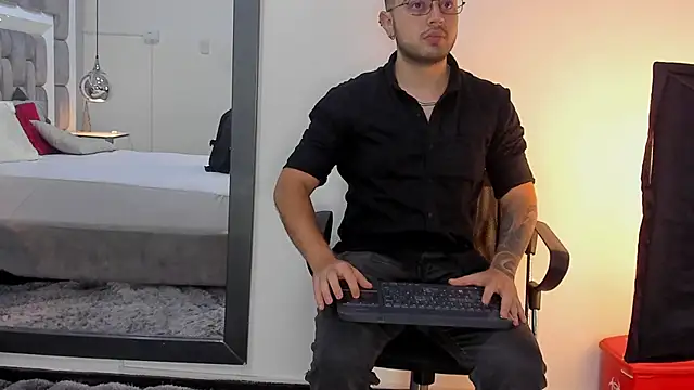 Ethan_Greys's cam snapshot