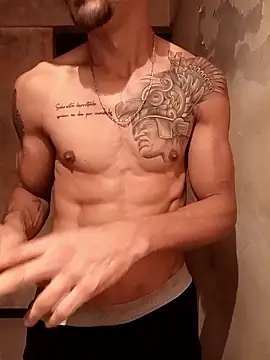 HOTWOLF_MILFCELESTEBIGASS's cam snapshot