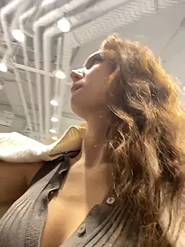 QuitieLia live sex cam