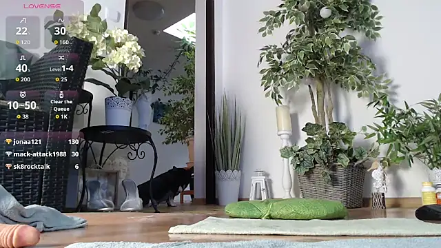 Squirtmania live sex cam