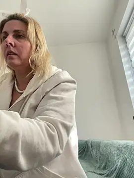 Amelia9798 live sex cam