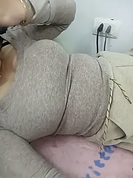 Tulip_Giang live sex cam