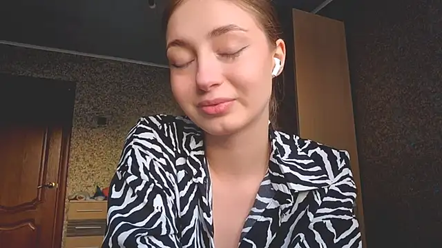 MousyHello live sex cam