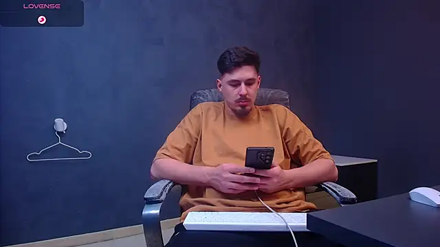 EnzoRace live sex cam