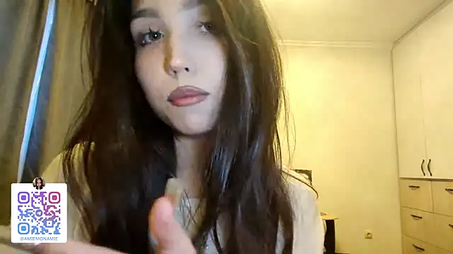 Qwami_Amie live sex cam