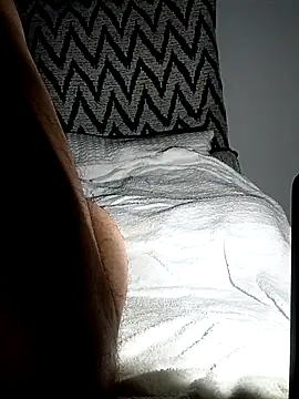 CumDumpPig83's cam snapshot