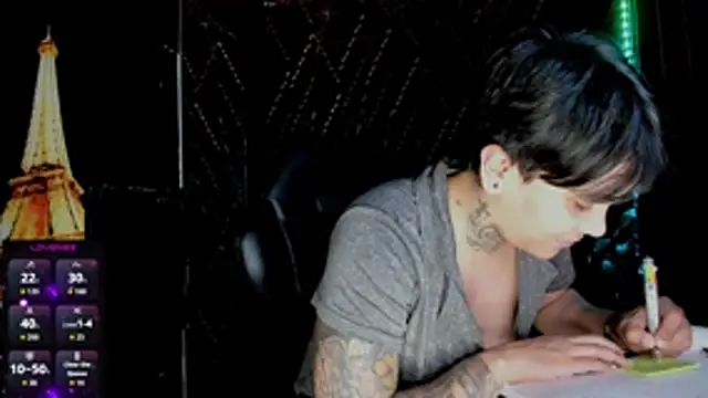 ZhoeStrong live sex cam