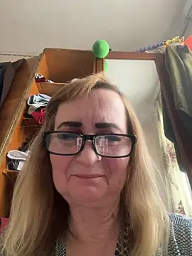 Irina2909@xh live sex cam