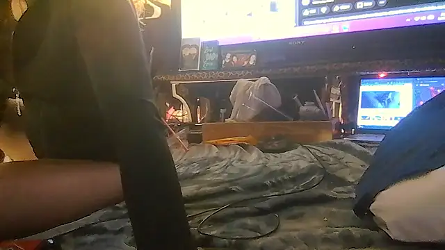 ShysluutGia live sex cam