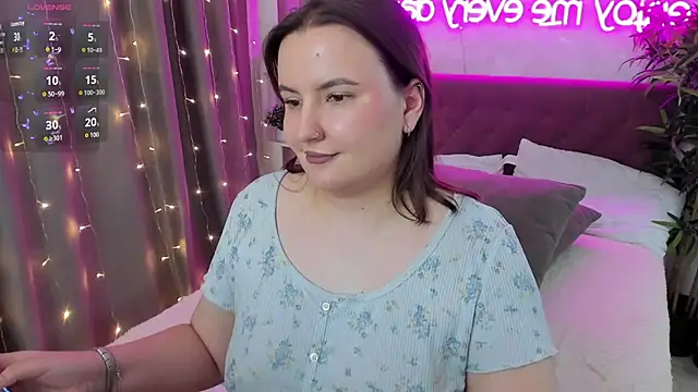 FeralPeach's cam snapshot