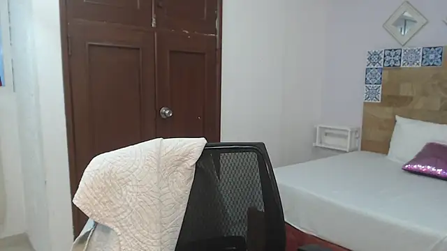 kylieBensoon's cam snapshot