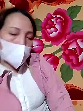 Gummiesu live sex cam