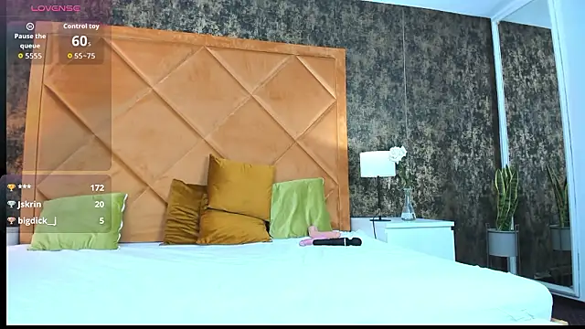 TinyBlair's cam snapshot